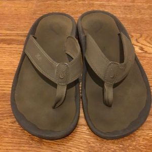 Olukai Men’s Tan Flip Flops